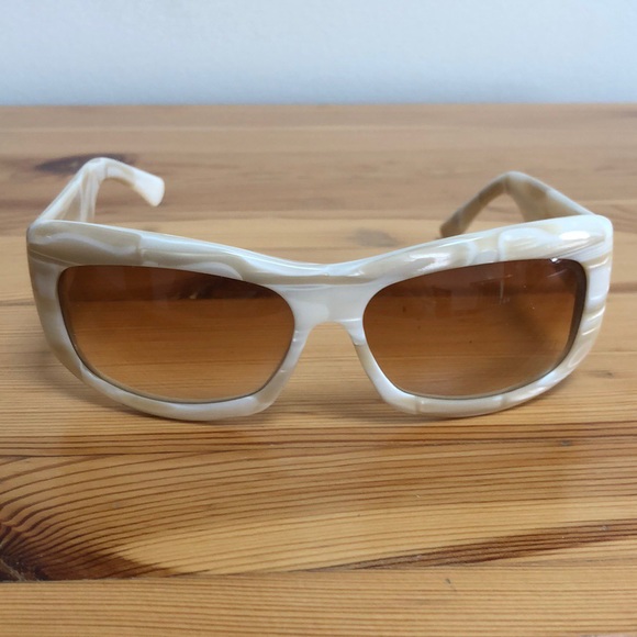 Gucci sunglasses 100% authentic - Picture 2 of 5